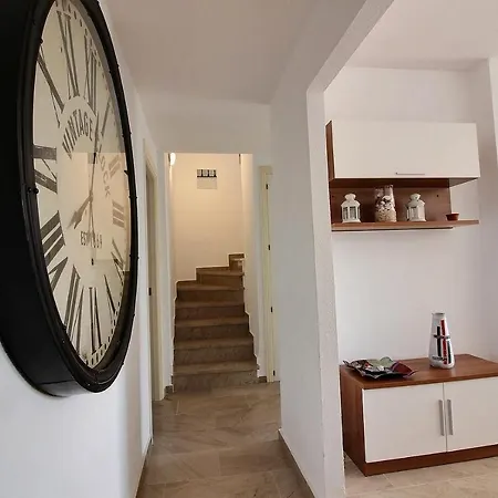 2231 - Amazing 3 Bedrooms With 3 Sunny Terraces
